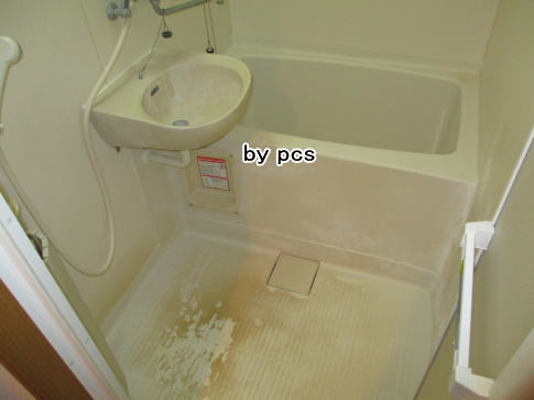 汚れた2点ユニットバスの写真01